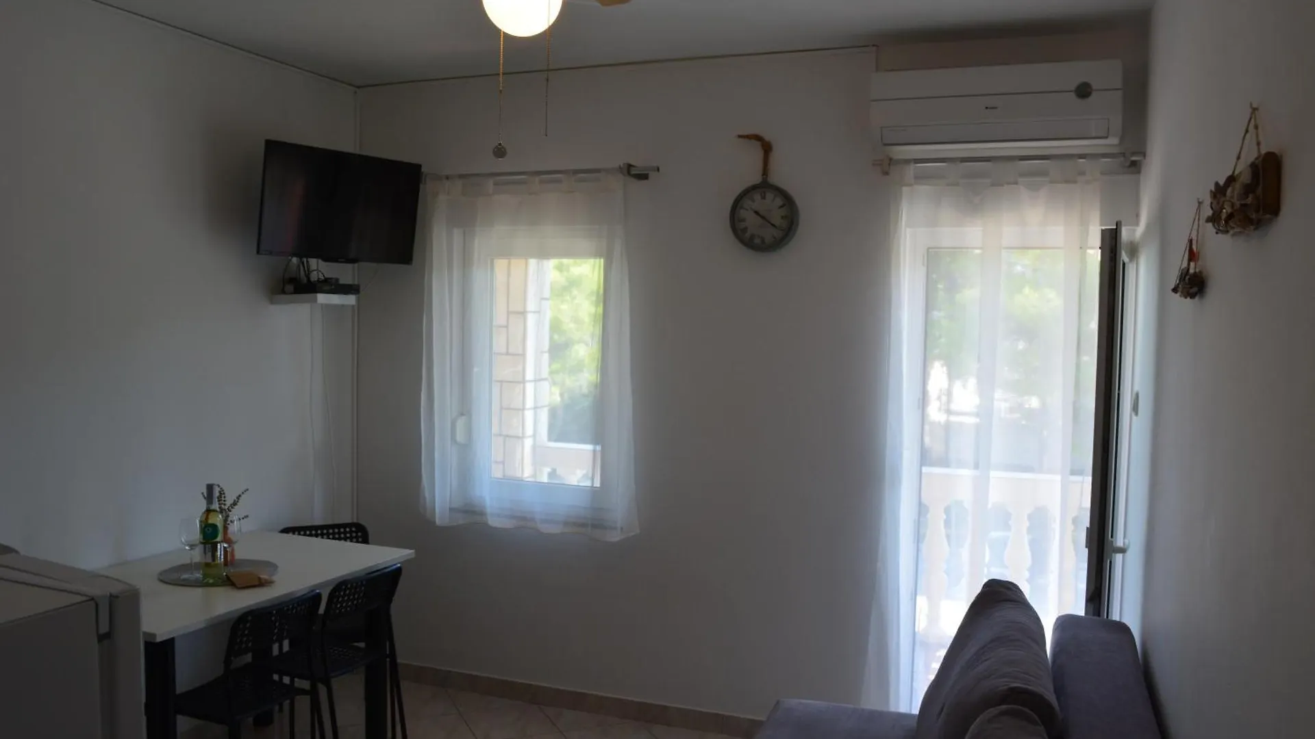 Apartmani Nena Povljana