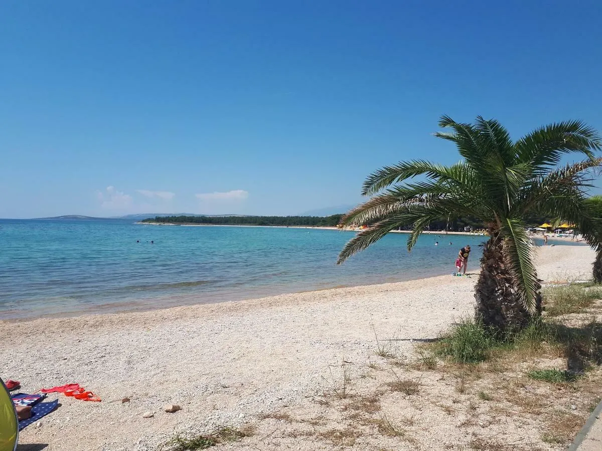 Apartmani Nena Povljana 0*,